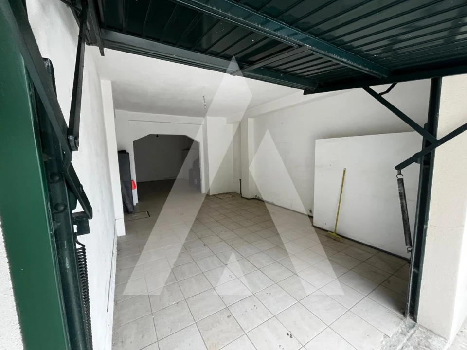 Garagem para Venda em Eixo e Eirol Foto 2