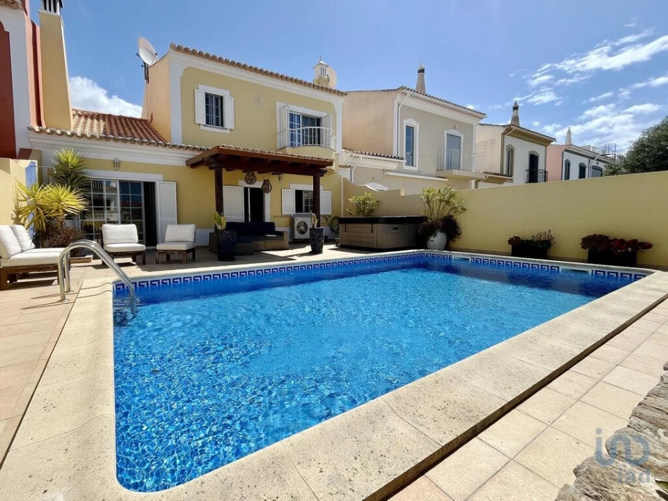 Moradia T4 para Arrendamento em Luz Foto 1