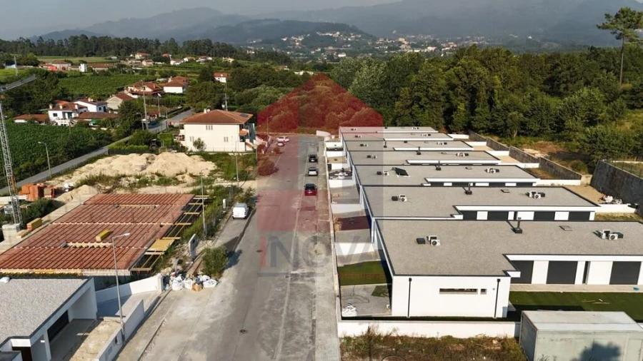 Moradia T3 para Venda em Coucieiro Foto 2