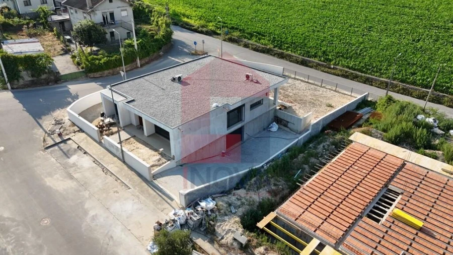 Moradia T3 para Venda em Coucieiro Foto 4