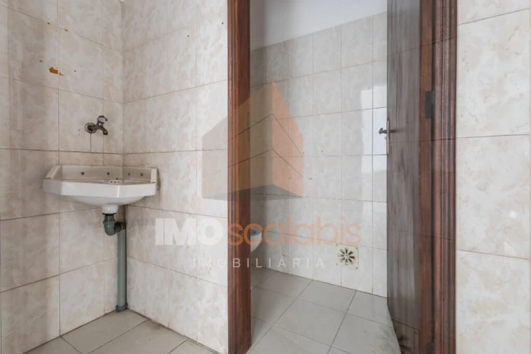 Loja para Arrendamento em Alpiarça Foto 11