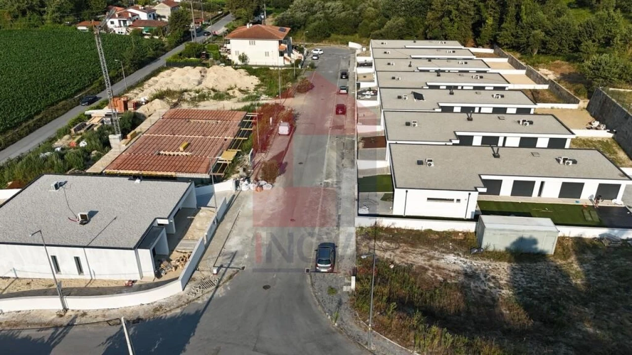 Moradia T3 para Venda em Coucieiro Foto 31