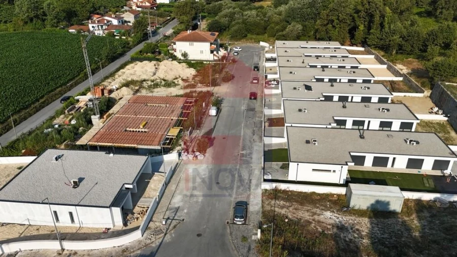 Moradia T3 para Venda em Coucieiro Foto 25