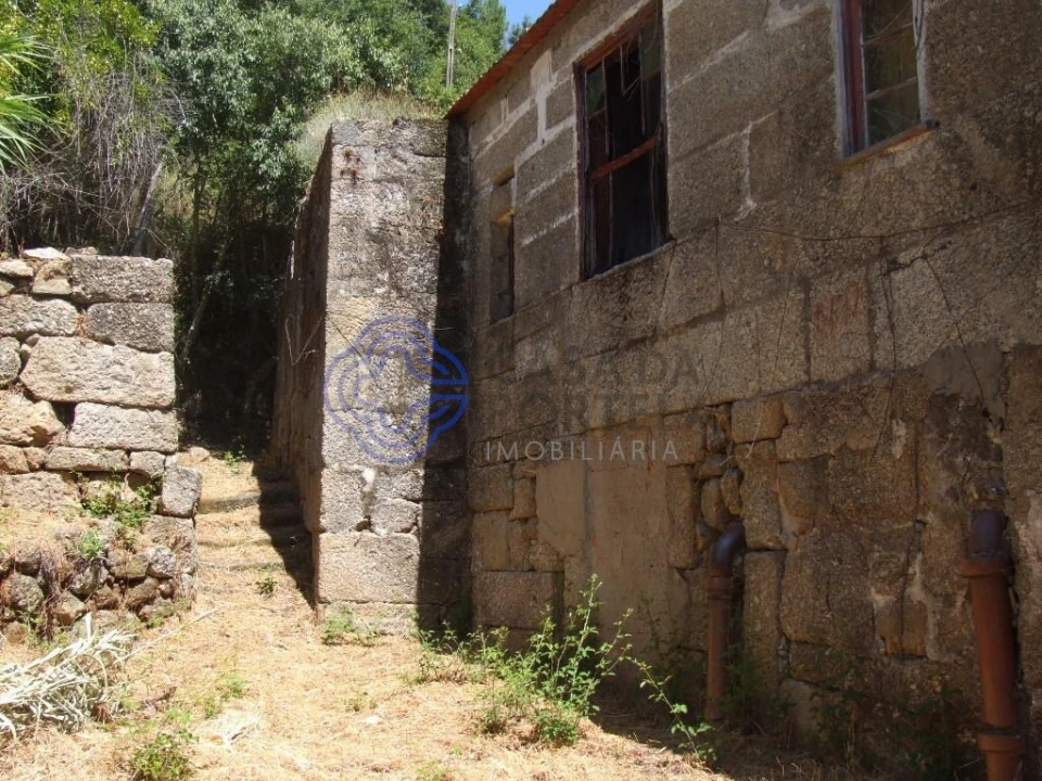 Moradia T5 para Venda em Santa Cruz do Douro e São Tomé de Covelas Foto 38
