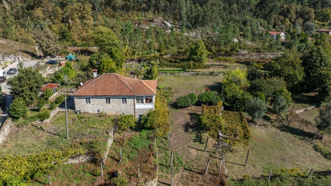 Quinta T4 para Venda em Torre e Portela Foto 2