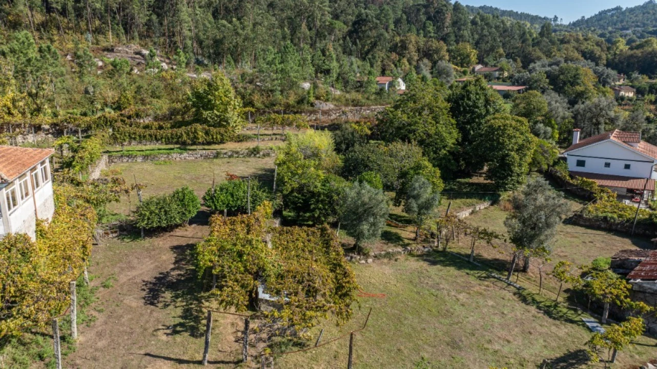 Quinta T4 para Venda em Torre e Portela Foto 32