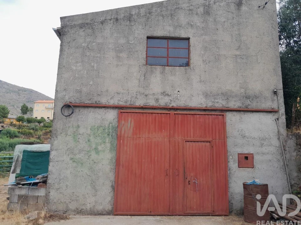 Moradia T5 para Venda em Cortes do Meio Foto 24