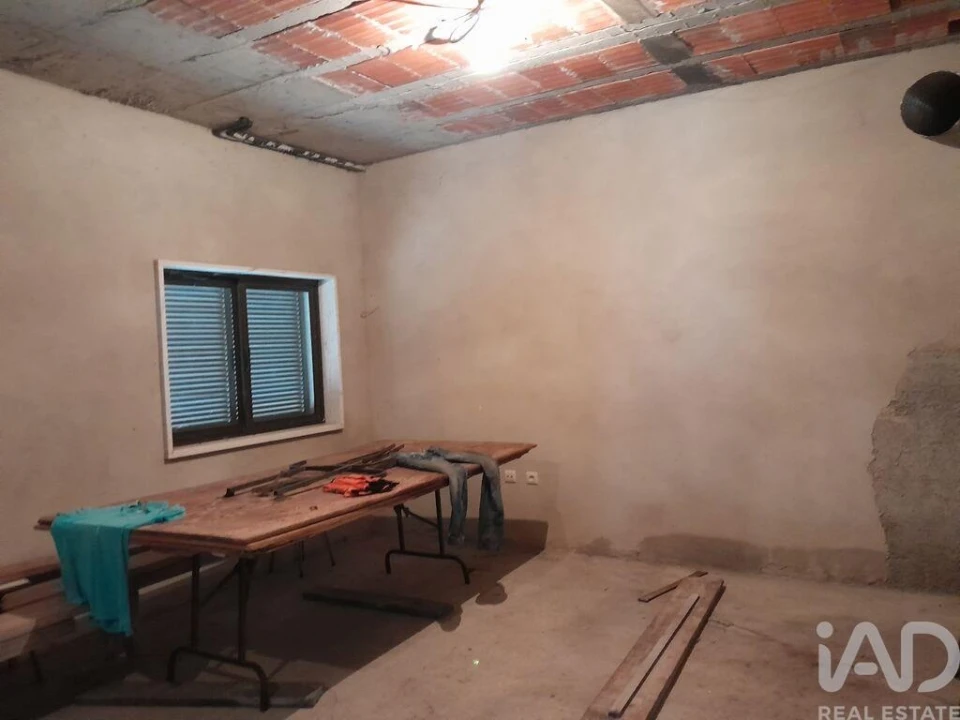 Moradia T5 para Venda em Cortes do Meio Foto 22