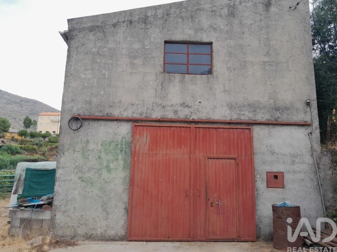 Moradia T5 para Venda em Cortes do Meio Foto 24