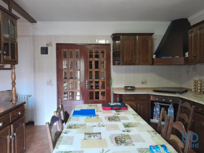 Moradia T5 para Venda em Cortes do Meio Foto 3