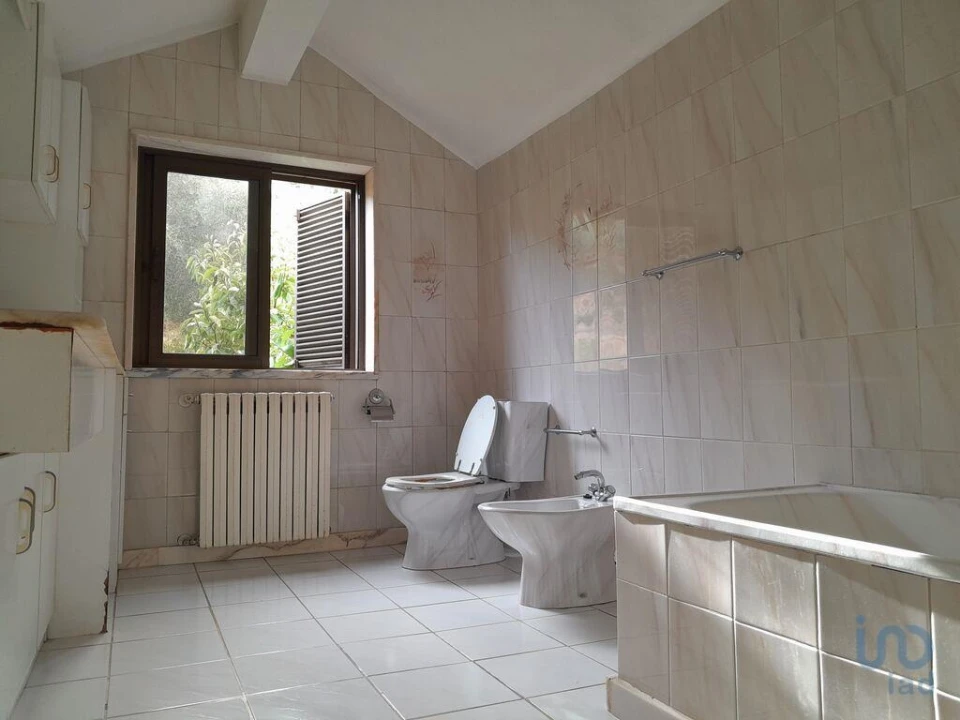 Moradia T5 para Venda em Cortes do Meio Foto 4