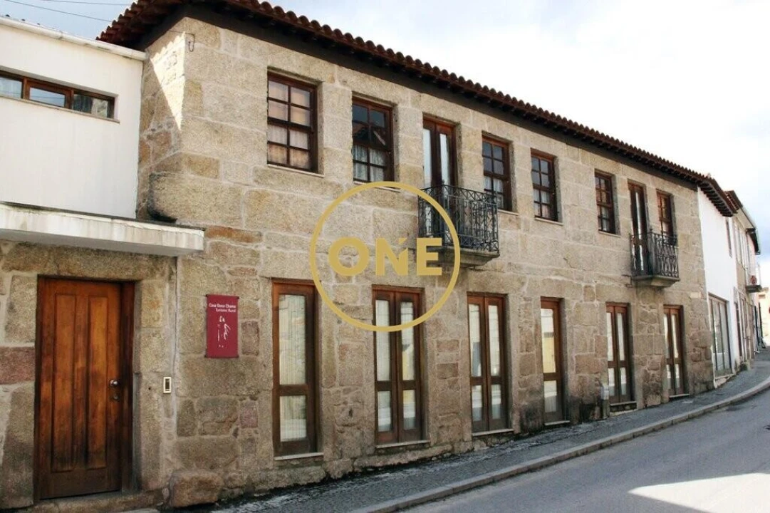 Moradia T7 para Venda em Torre de D. Chama Foto 1