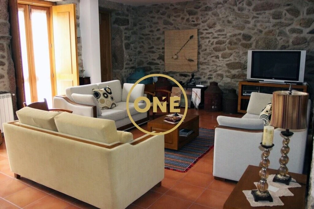 Moradia T7 para Venda em Torre de D. Chama Foto 2