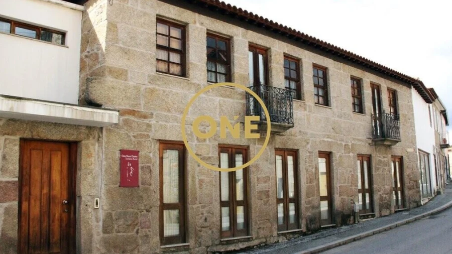 Moradia T7 para Venda em Torre de D. Chama