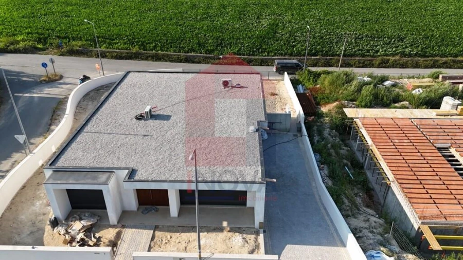 Moradia T3 para Venda em Coucieiro Foto 30