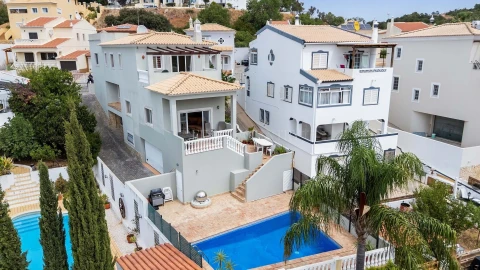 Moradia T5 para Venda em Loule (São Clemente)