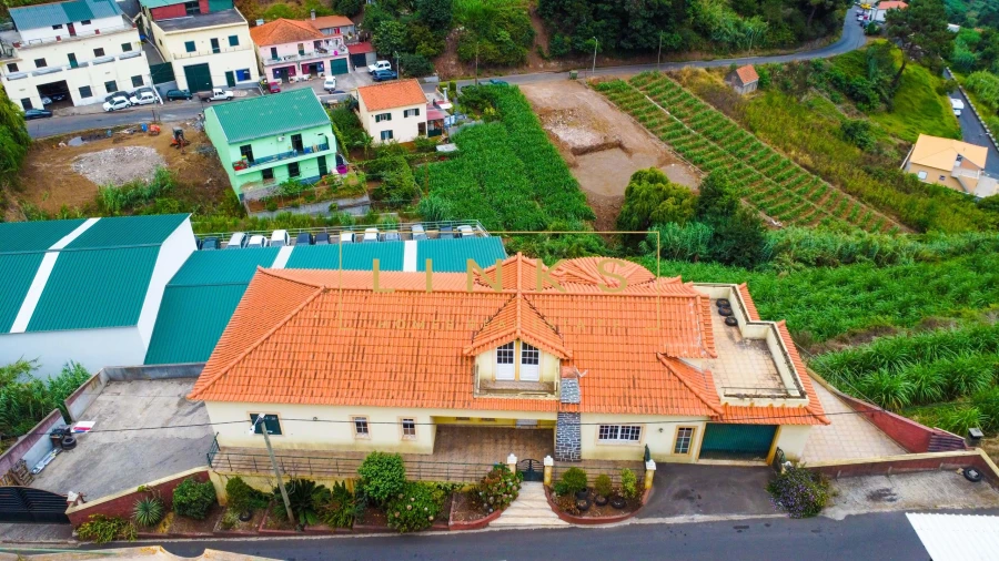 Moradia T3 para Venda em Canhas Foto 6