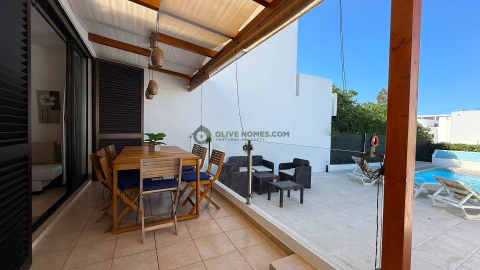 Moradia T4 para Venda em Quarteira