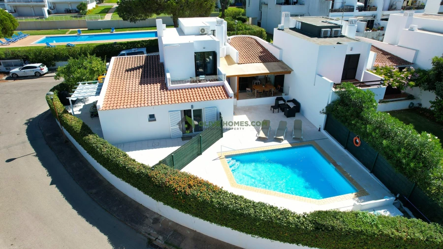 Moradia T4 para Venda em Quarteira Foto 44