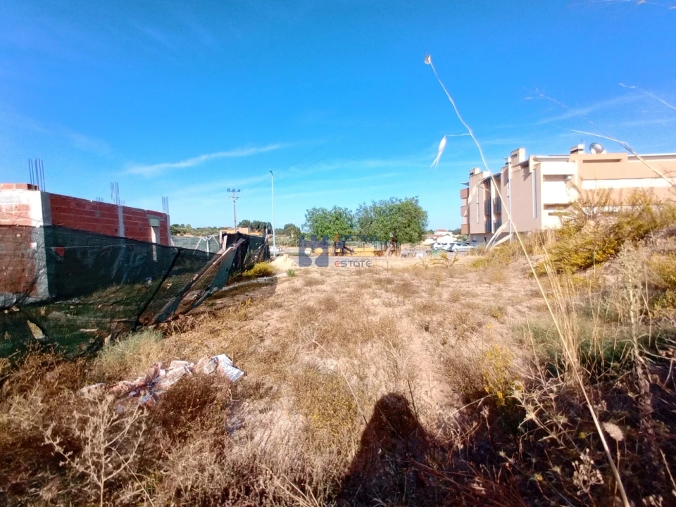 Terreno para Venda em Meia Via Foto 2