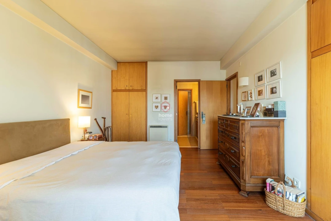 Apartamento T4 para Venda em Lordelo do Ouro e Massarelos Foto 17