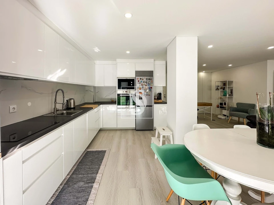 Apartamento T2 para Venda em Requião Foto 2