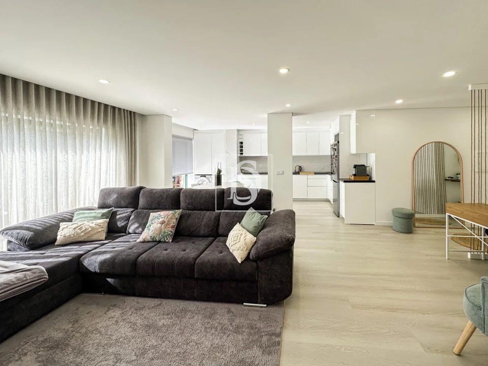 Apartamento T2 para Venda em Requião Foto 1