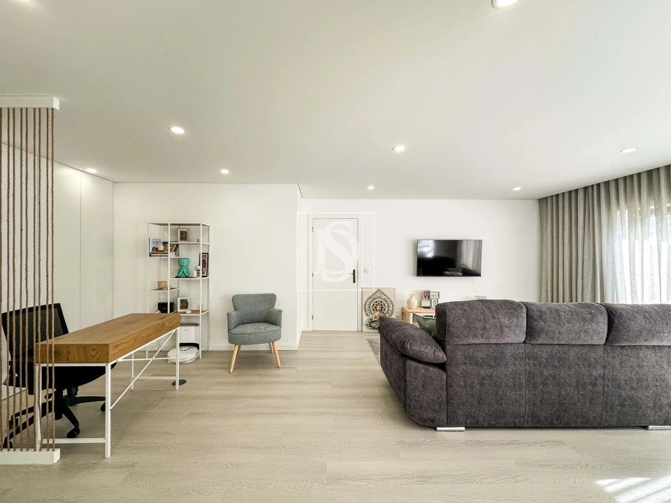 Apartamento T2 para Venda em Requião Foto 15