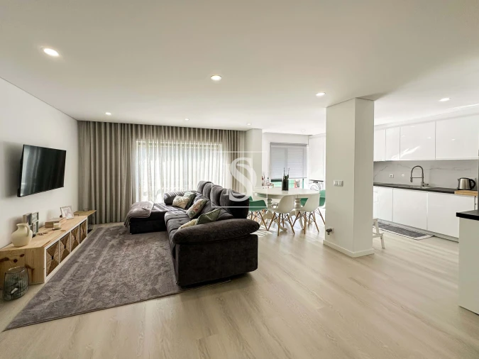 Apartamento T2 para Venda em Requião Foto 7