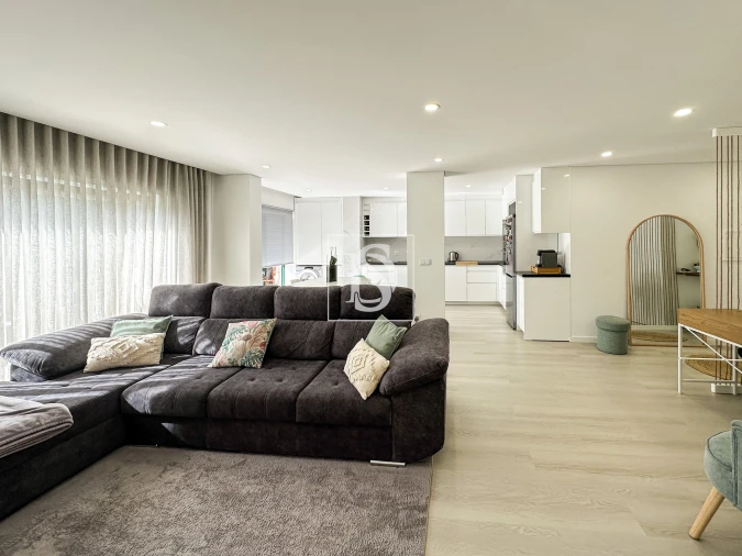 Apartamento T2 para Venda em Requião Foto 1