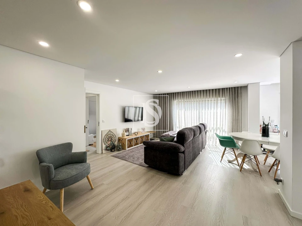 Apartamento T2 para Venda em Requião Foto 6