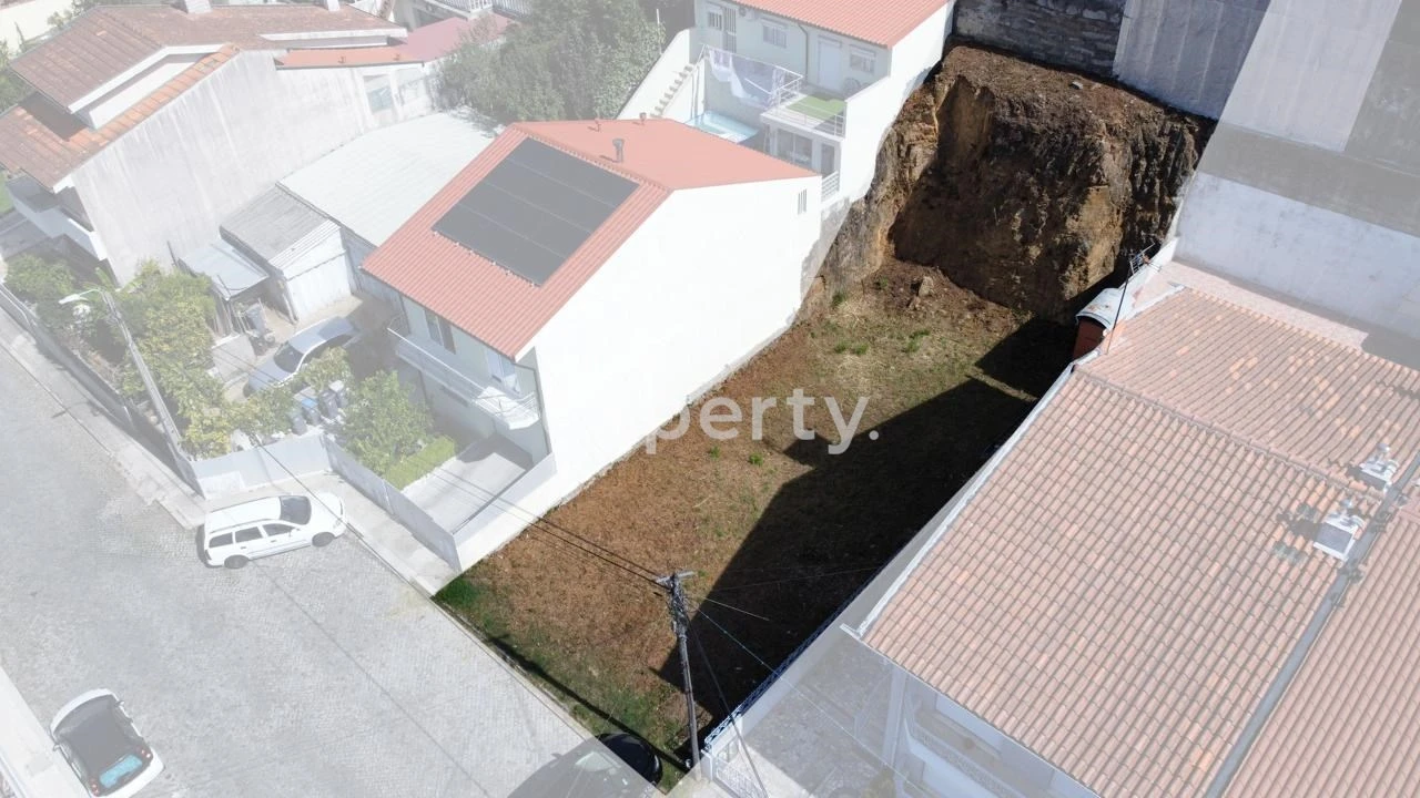 Terreno para Venda em Milheiros Foto 2