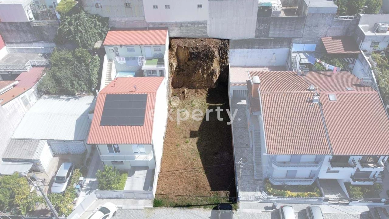 Terreno para Venda em Milheiros Foto 1