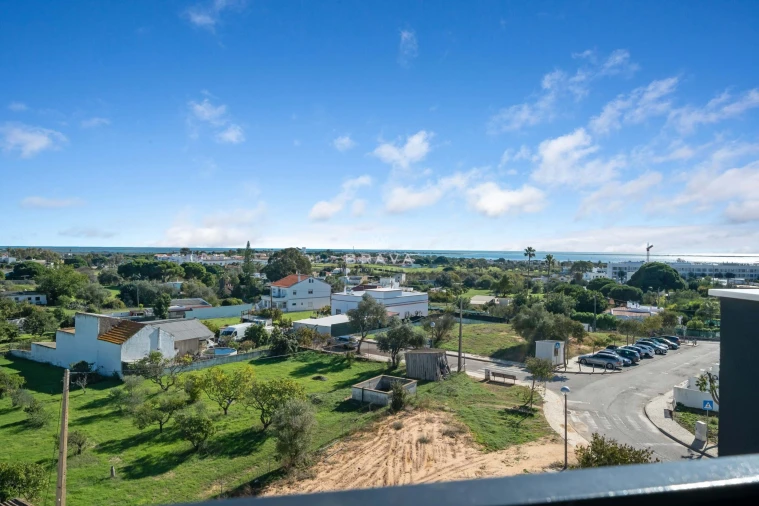 Apartamento T2 para Venda em Quelfes Foto 16