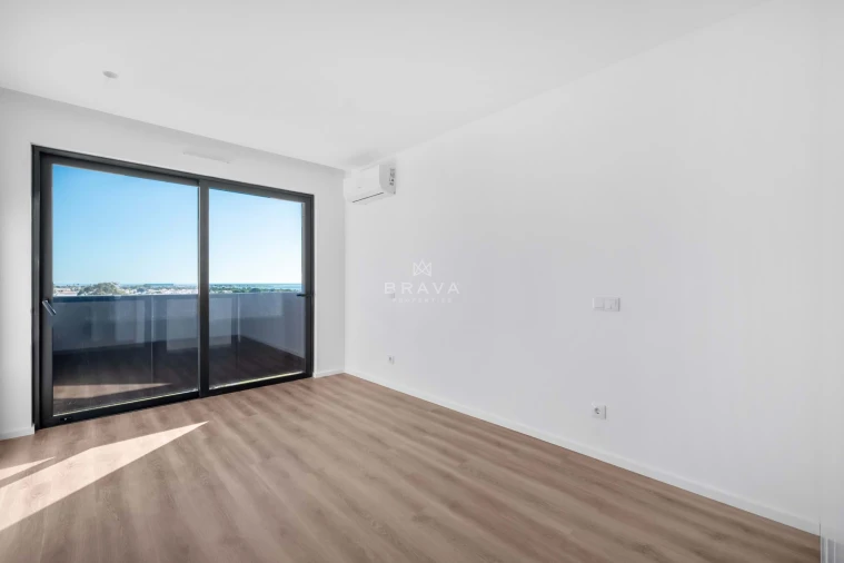 Apartamento T2 para Venda em Quelfes Foto 23