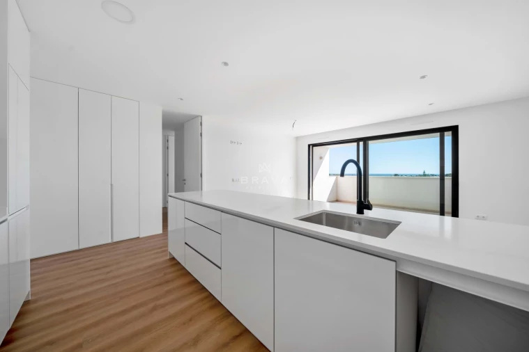 Apartamento T2 para Venda em Quelfes Foto 10