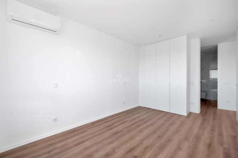 Apartamento T2 para Venda em Quelfes Foto 15