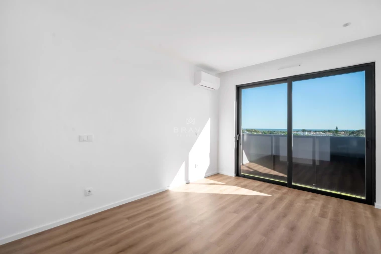 Apartamento T2 para Venda em Quelfes Foto 20