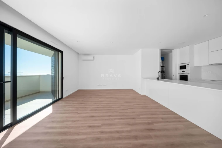 Apartamento T2 para Venda em Quelfes Foto 7