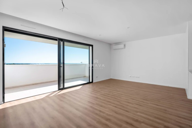 Apartamento T2 para Venda em Quelfes Foto 12