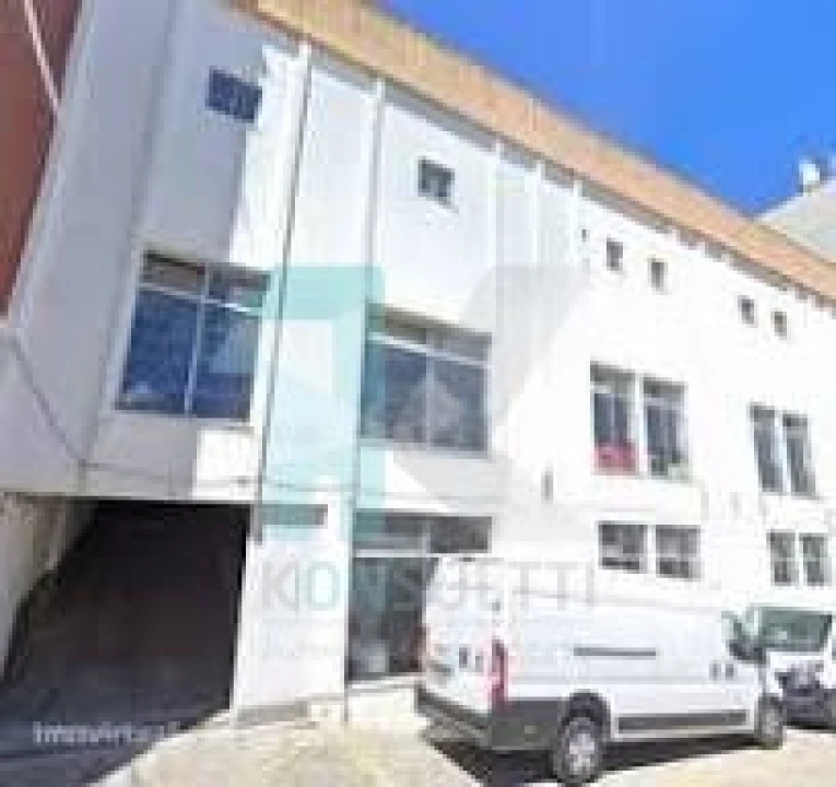 Armazém para Arrendamento em Amora Foto 1