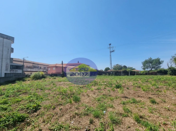Terreno para Venda em Paços de Brandão Foto 2
