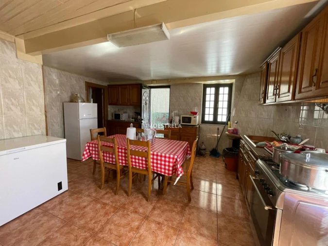 Moradia T4 para Venda em Santa Marinha e São Martinho Foto 2