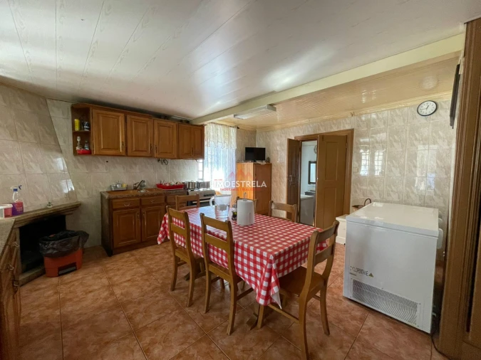 Moradia T4 para Venda em Santa Marinha e São Martinho Foto 3