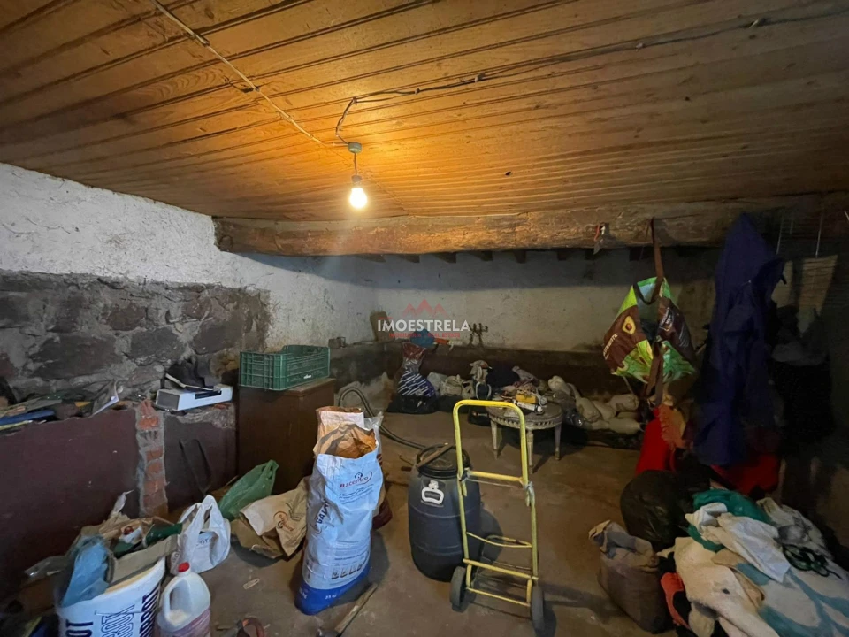 Moradia T4 para Venda em Santa Marinha e São Martinho Foto 9