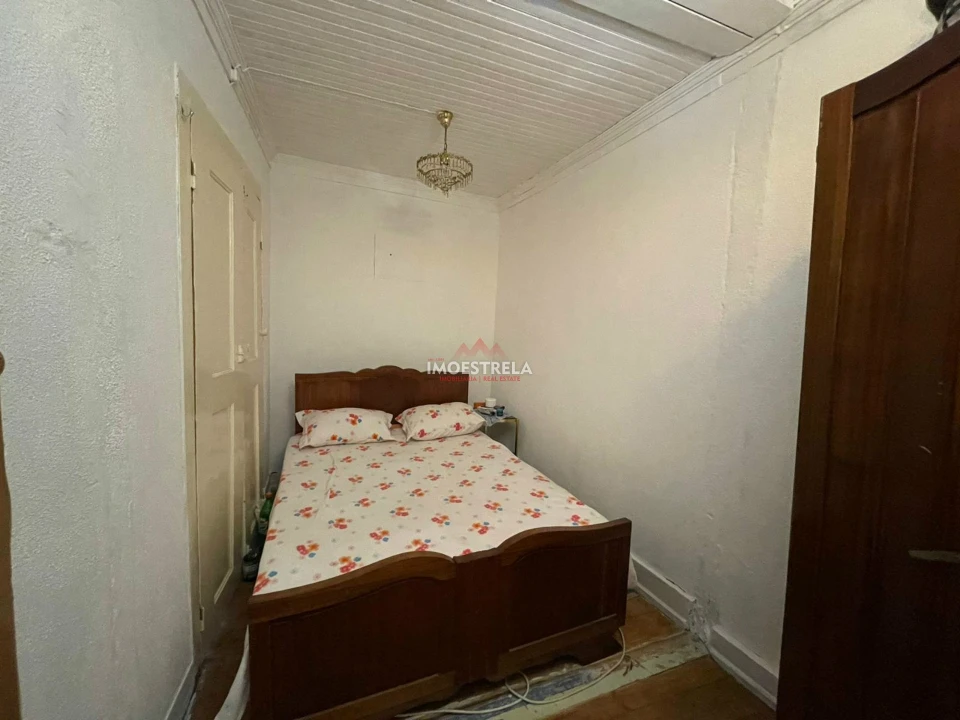 Moradia T4 para Venda em Santa Marinha e São Martinho Foto 16