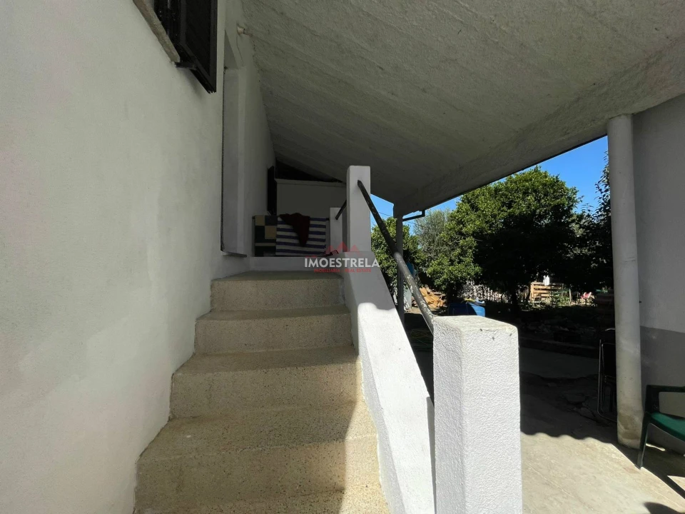 Moradia T4 para Venda em Santa Marinha e São Martinho Foto 12