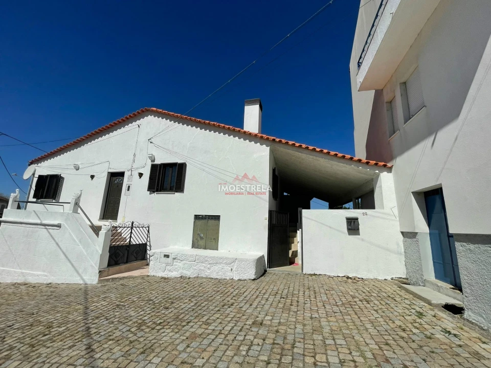 Moradia T4 para Venda em Santa Marinha e São Martinho Foto 1