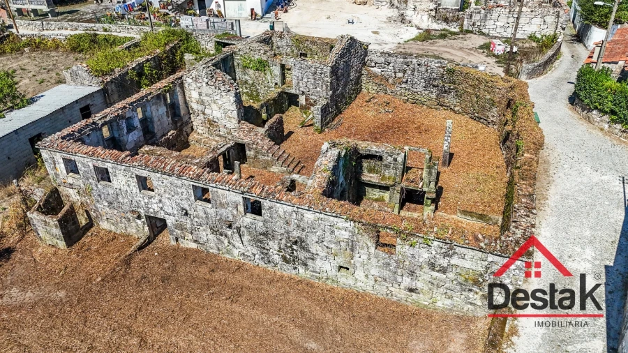 Moradia T10 para Venda em Cambra e Carvalhal de Vermilhas