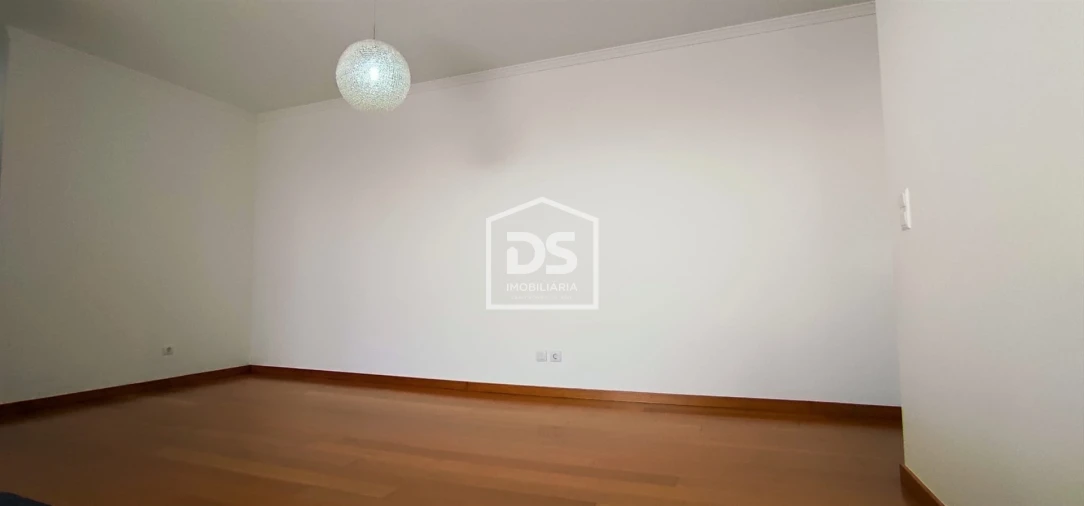 Apartamento T2 para Venda em Caniço Foto 11